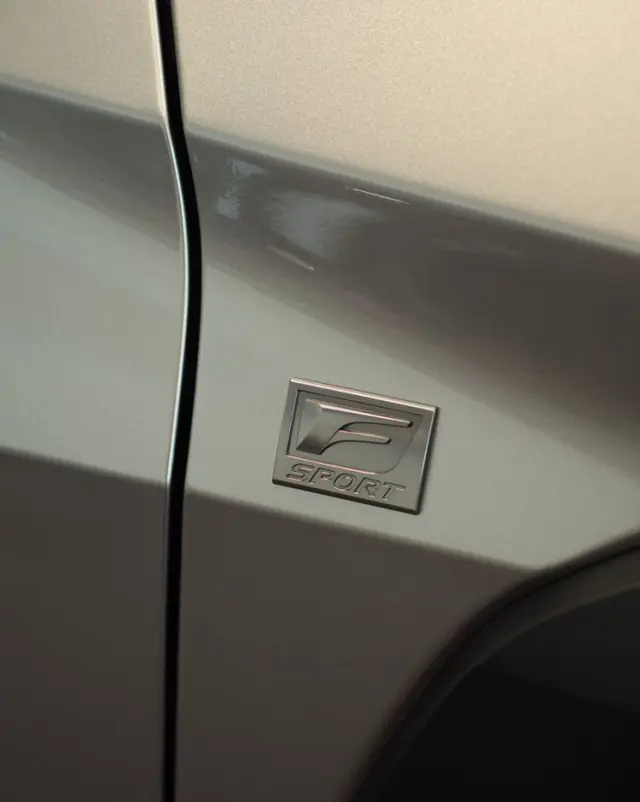 LEXUS UX 300h F Sport Design