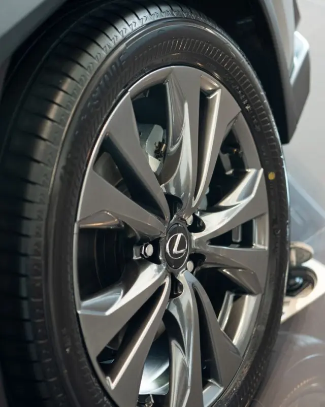 LEXUS UX 300h F Sport Design