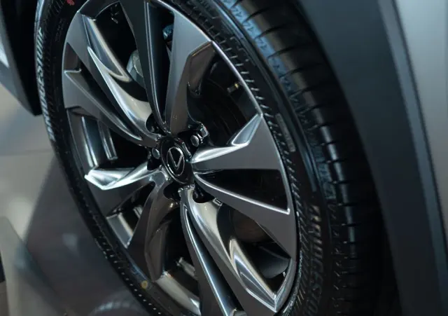 LEXUS UX 300h F Sport Design