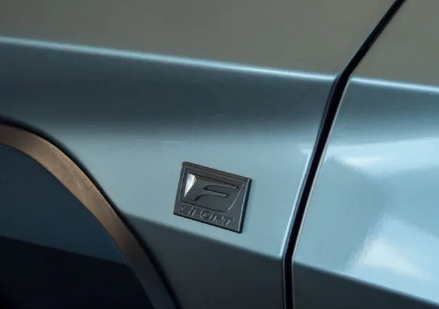 LEXUS UX 300h F Sport Design