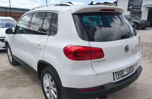 VOLKSWAGEN Tiguan 