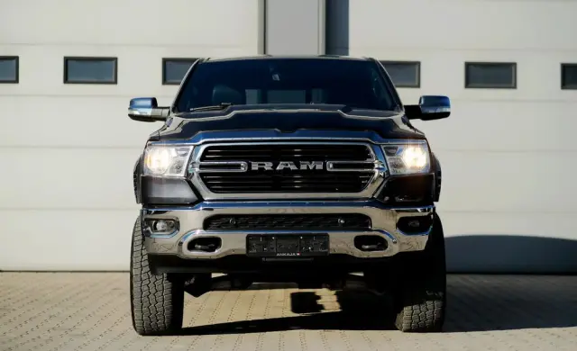 RAM 1500 5.7 Crew Cab Shortbed Bighorn Chrome