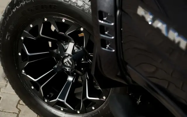 RAM 1500 5.7 Crew Cab Shortbed Bighorn Chrome