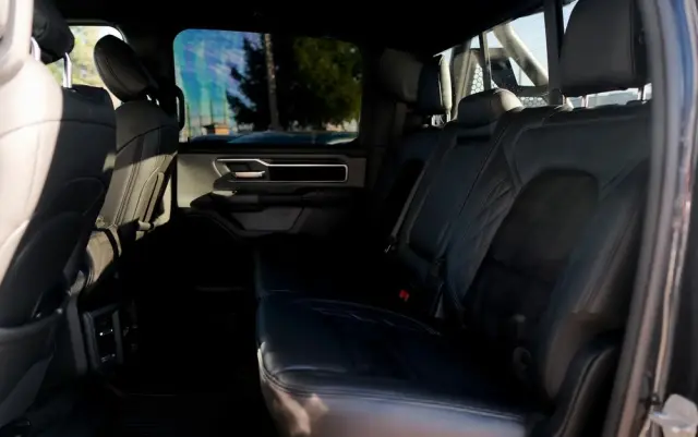 RAM 1500 5.7 Crew Cab Shortbed Bighorn Chrome