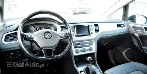 VOLKSWAGEN Golf Sportsvan 