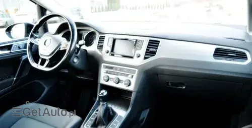 VOLKSWAGEN Golf Sportsvan 