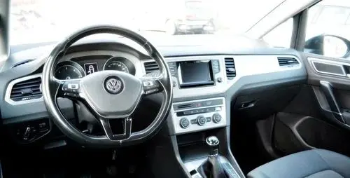 VOLKSWAGEN Golf Sportsvan 