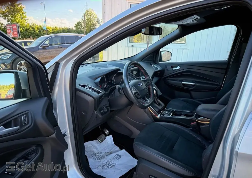 FORD Kuga 2.0 TDCi 4x4 ST-Line