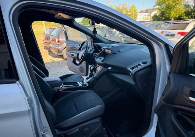 FORD Kuga 2.0 TDCi 4x4 ST-Line