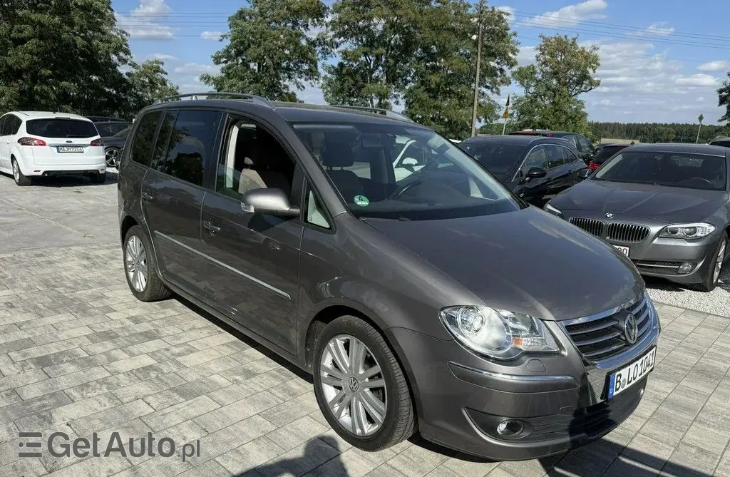 VOLKSWAGEN Touran 