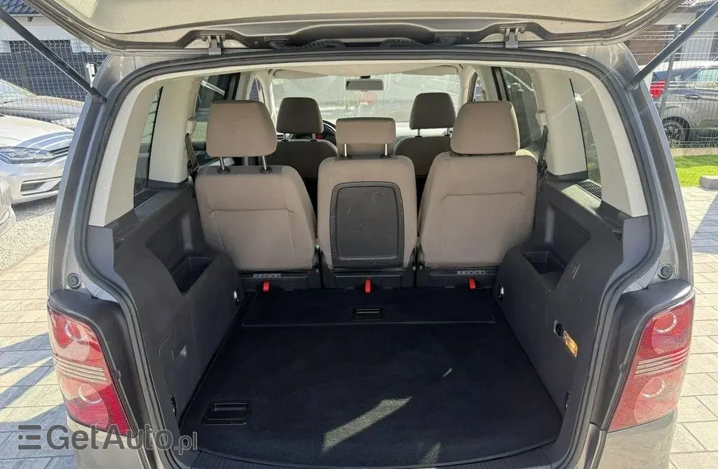 VOLKSWAGEN Touran 