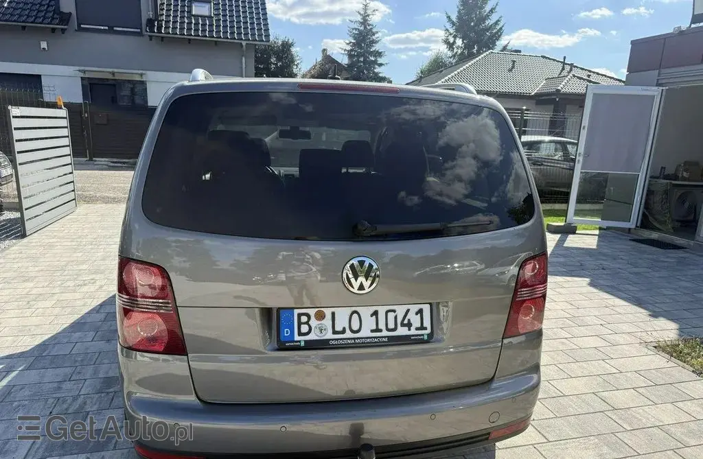 VOLKSWAGEN Touran 
