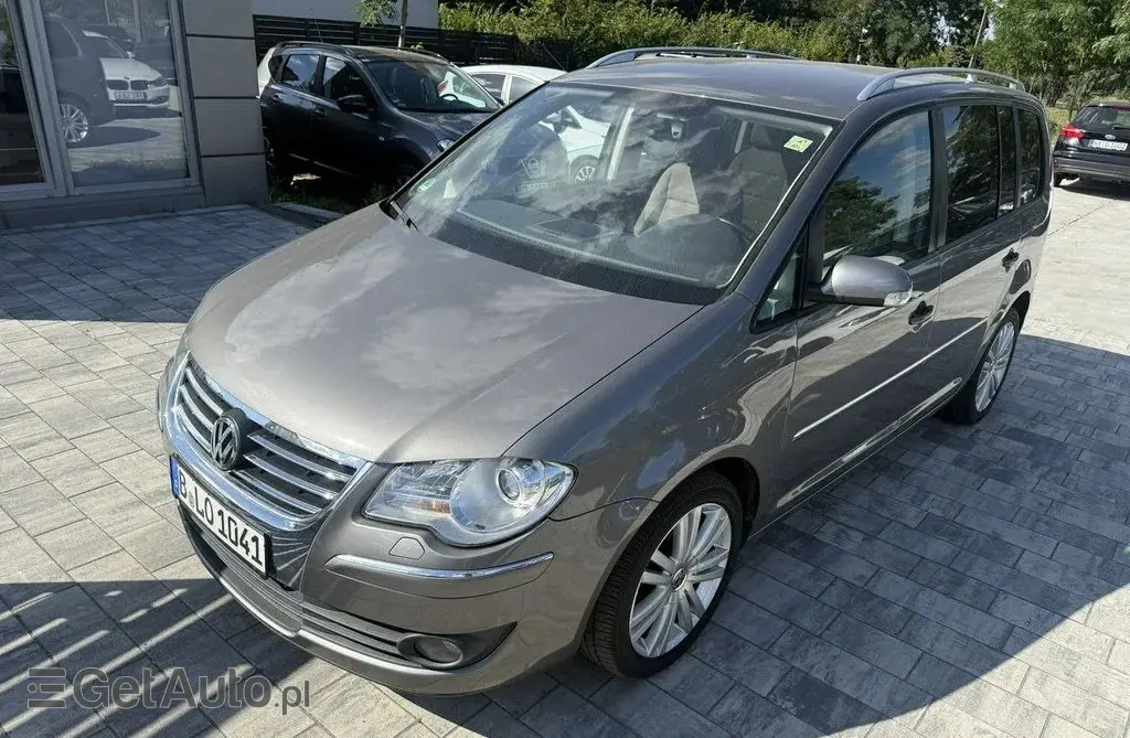 VOLKSWAGEN Touran 
