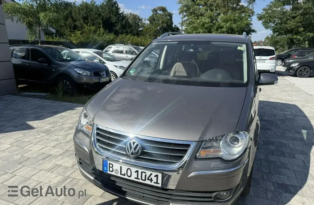 VOLKSWAGEN Touran 