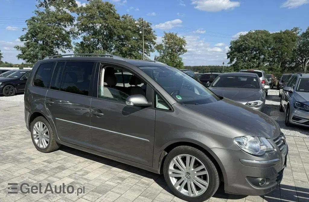 VOLKSWAGEN Touran 