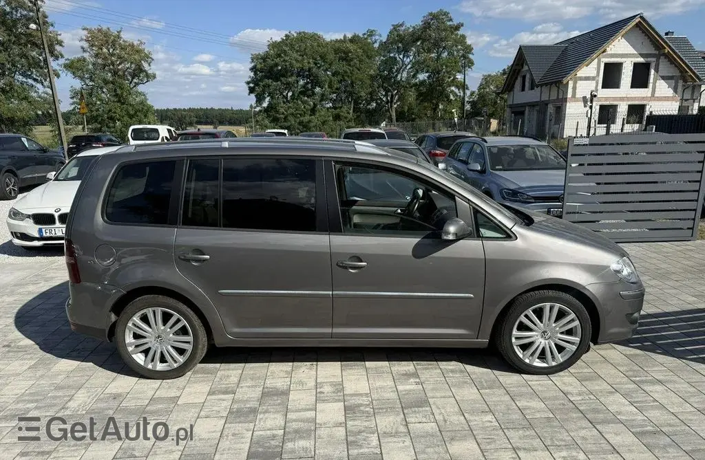 VOLKSWAGEN Touran 