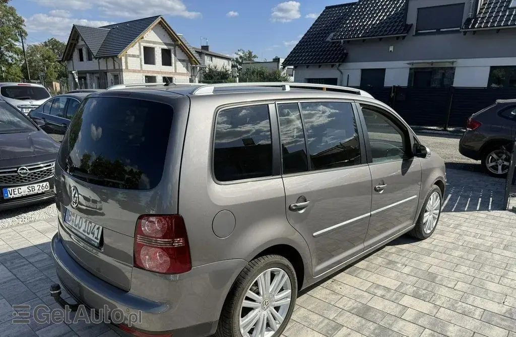 VOLKSWAGEN Touran 