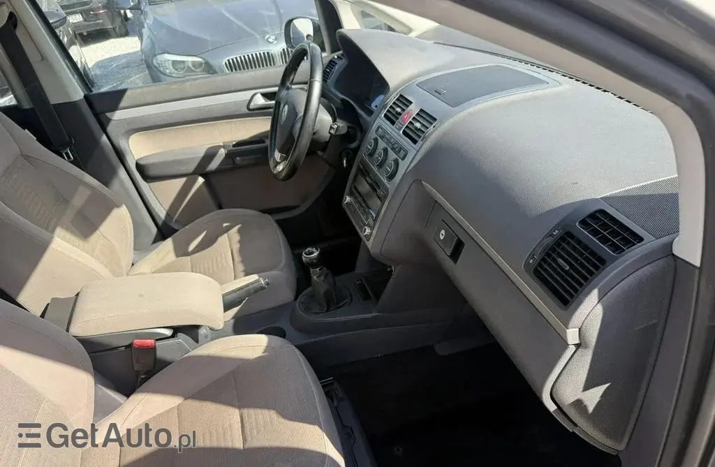 VOLKSWAGEN Touran 