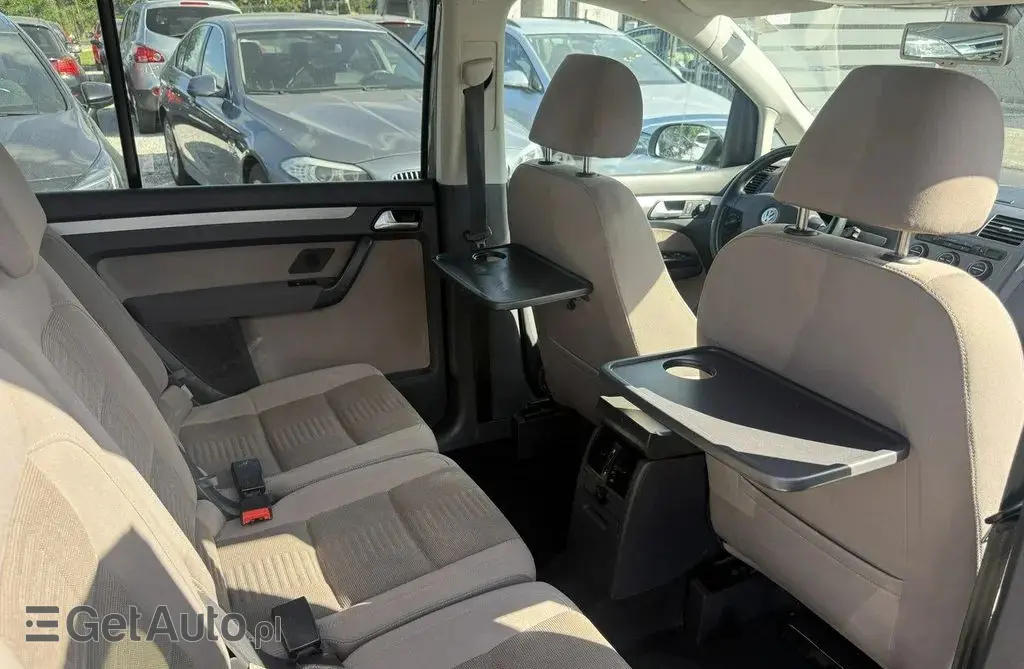 VOLKSWAGEN Touran 