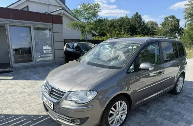 VOLKSWAGEN Touran 