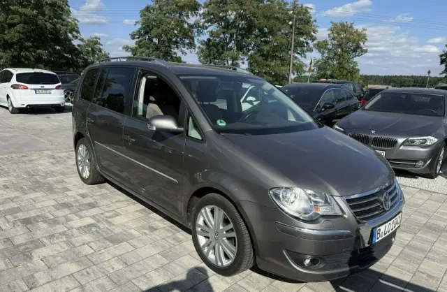 VOLKSWAGEN Touran 