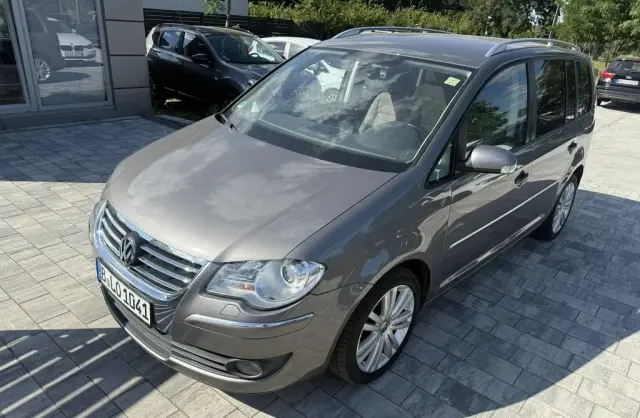 VOLKSWAGEN Touran 
