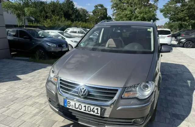 VOLKSWAGEN Touran 