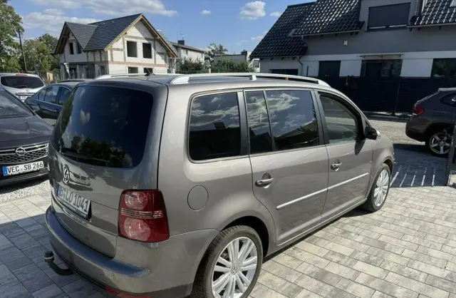 VOLKSWAGEN Touran 