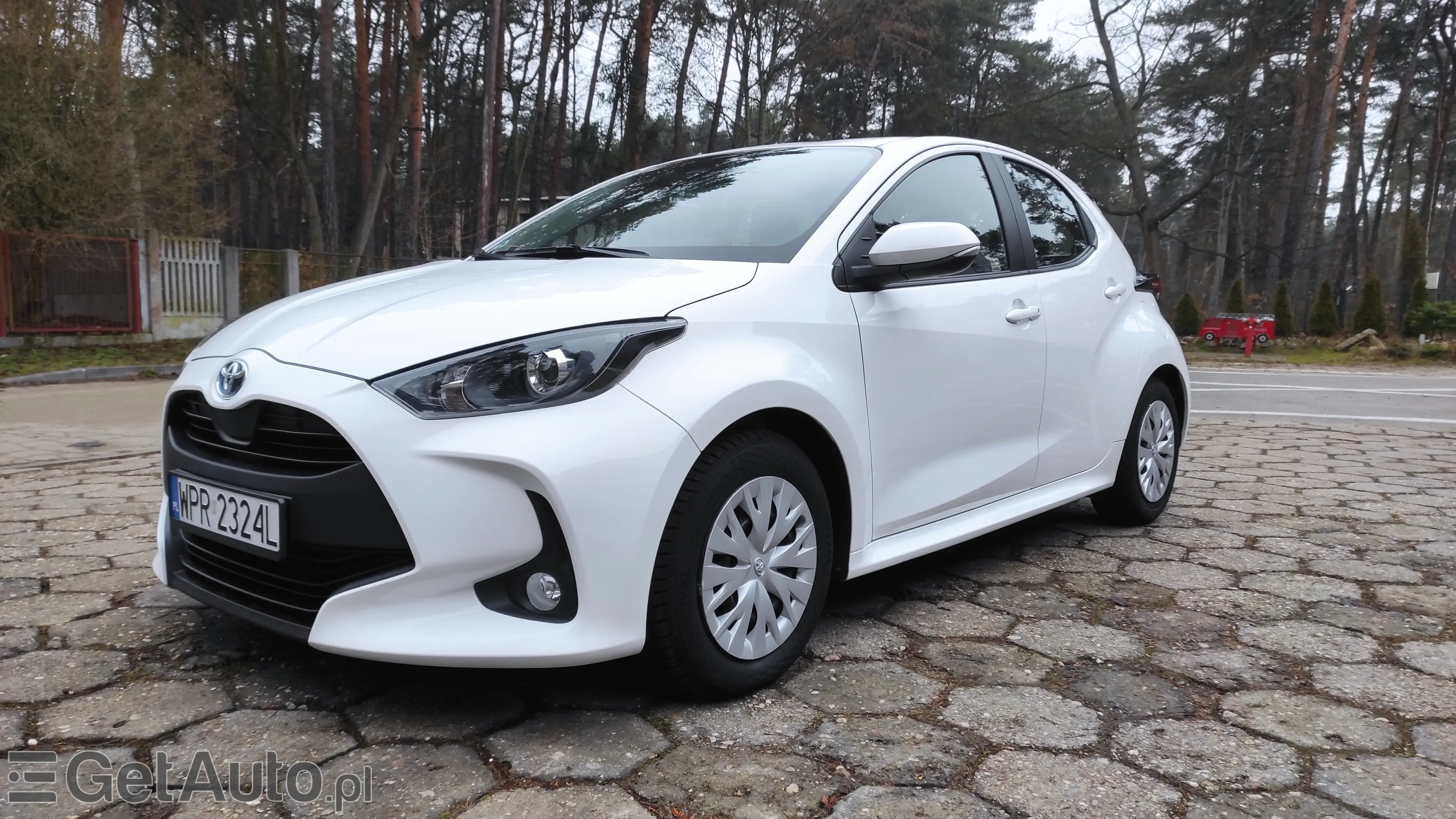 TOYOTA Yaris Comfort e-CVT