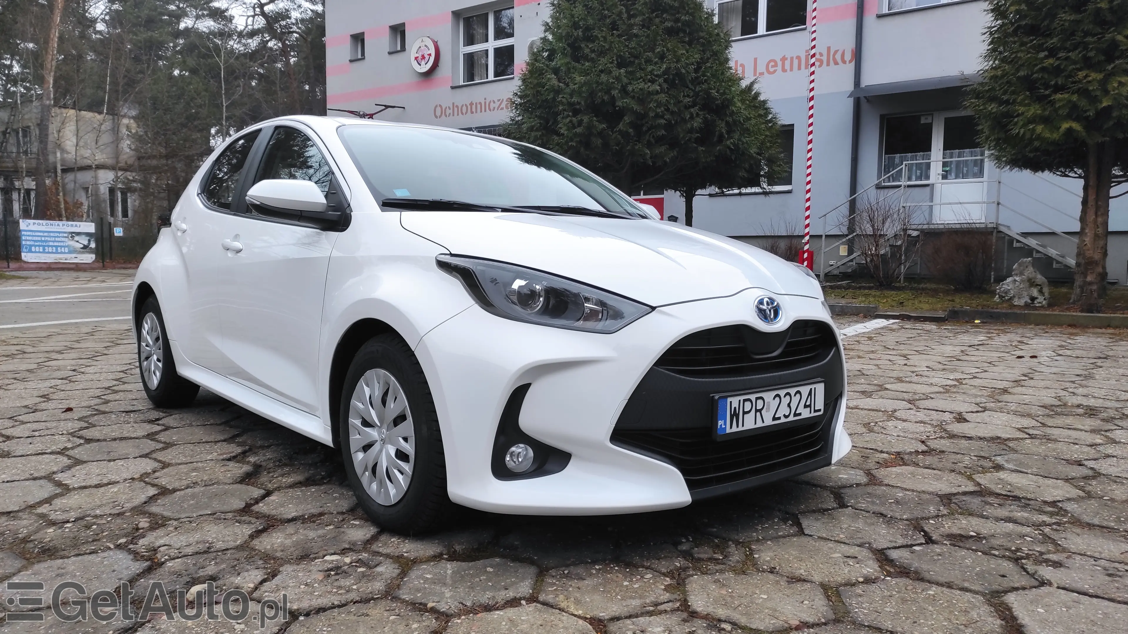 TOYOTA Yaris Comfort e-CVT