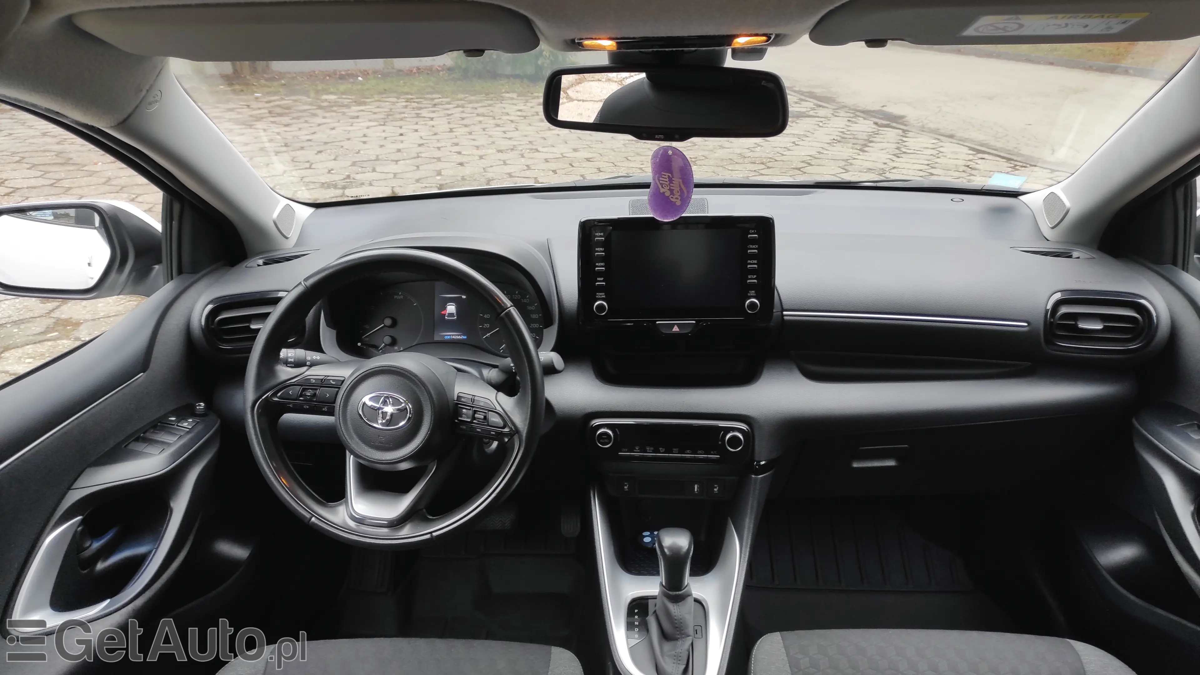 TOYOTA Yaris Comfort e-CVT