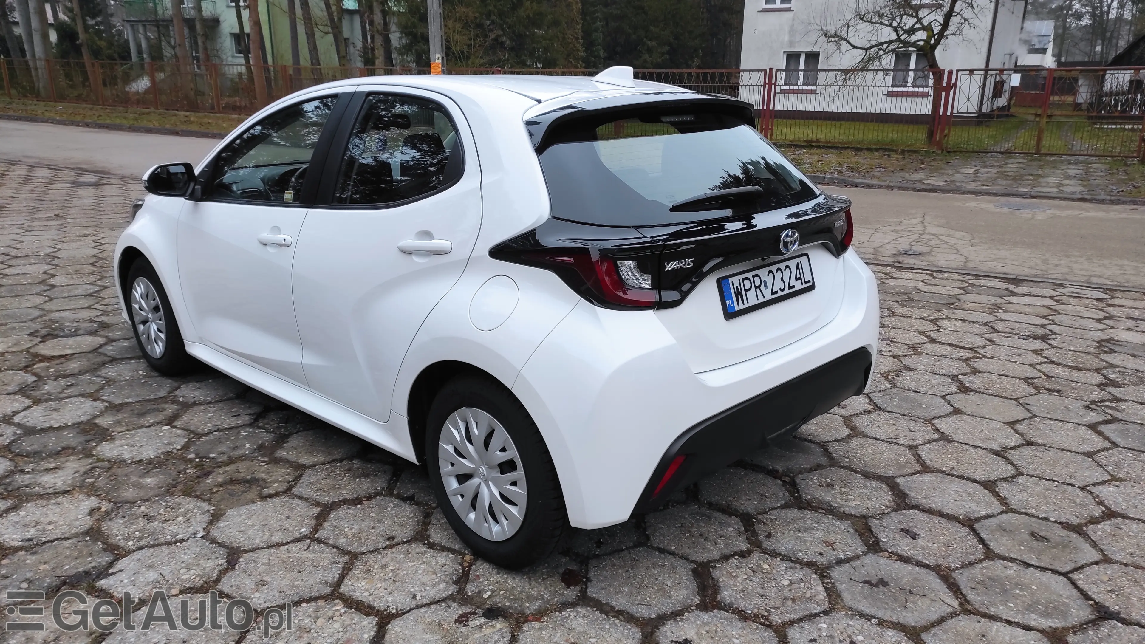 TOYOTA Yaris Comfort e-CVT