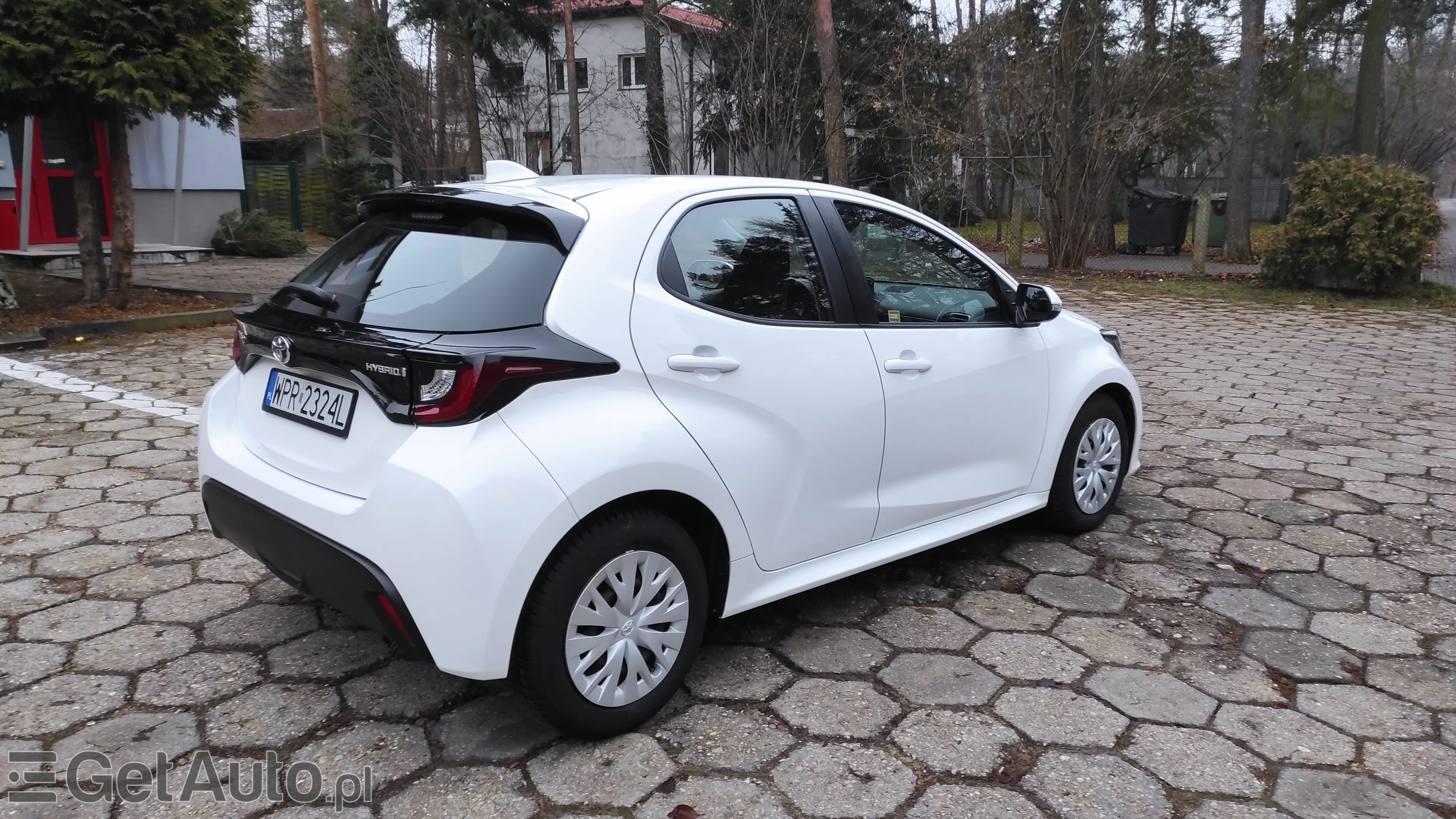 TOYOTA Yaris Comfort e-CVT