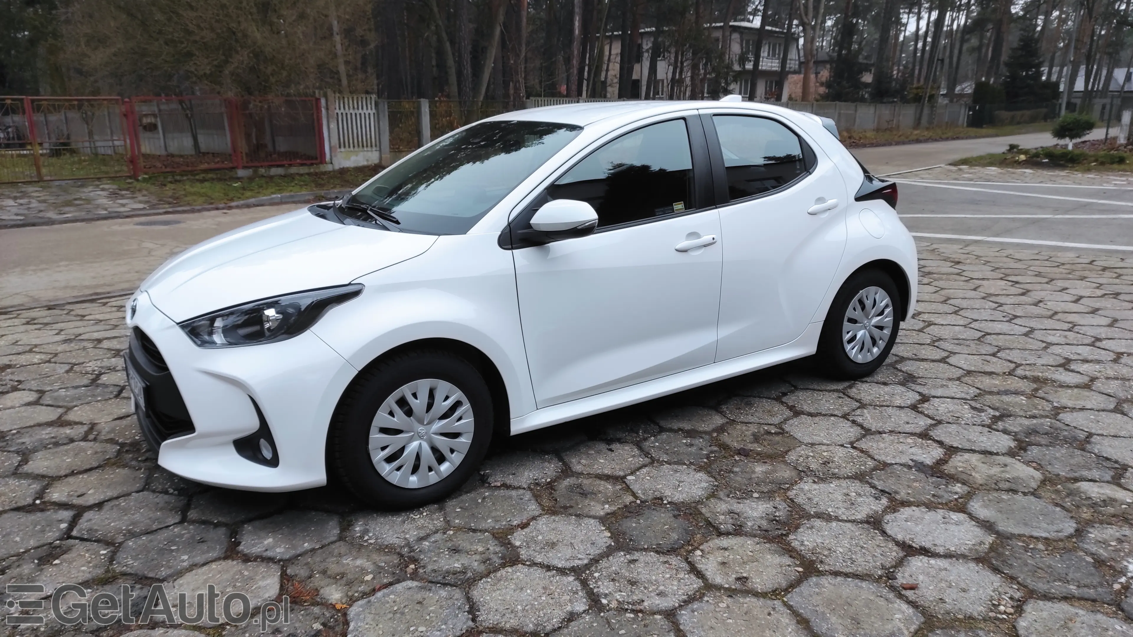 TOYOTA Yaris Comfort e-CVT