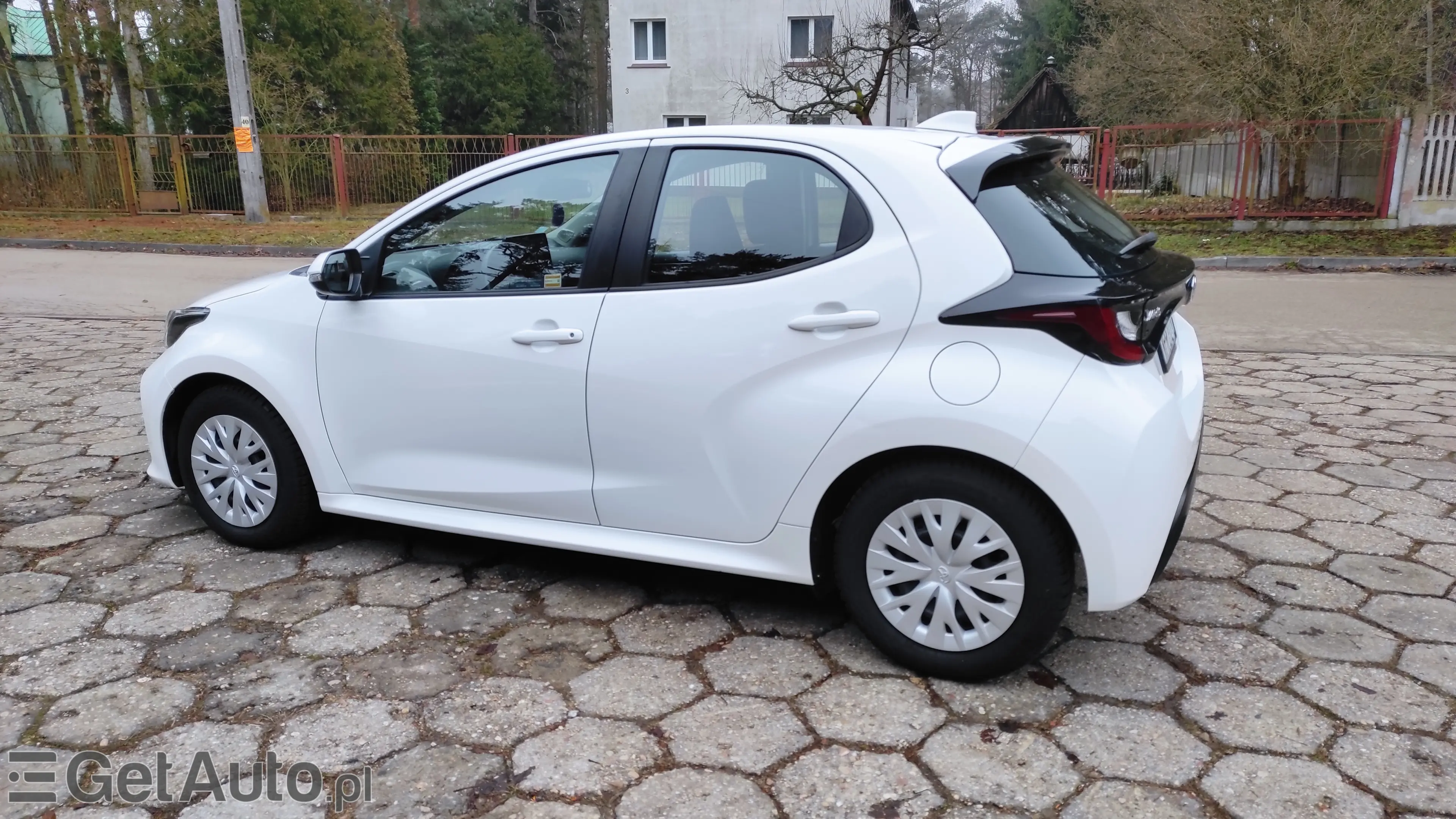 TOYOTA Yaris Comfort e-CVT