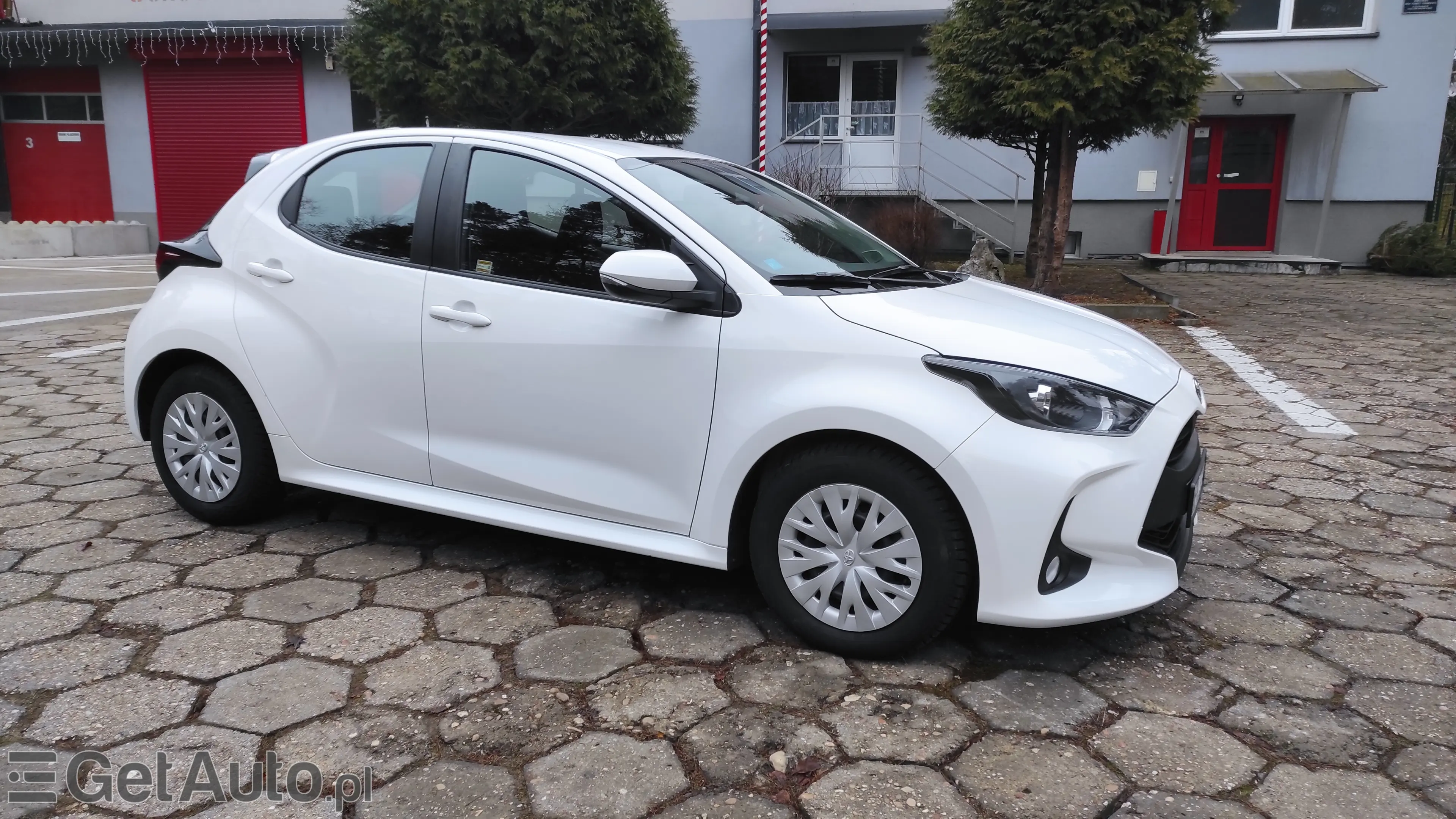 TOYOTA Yaris Comfort e-CVT