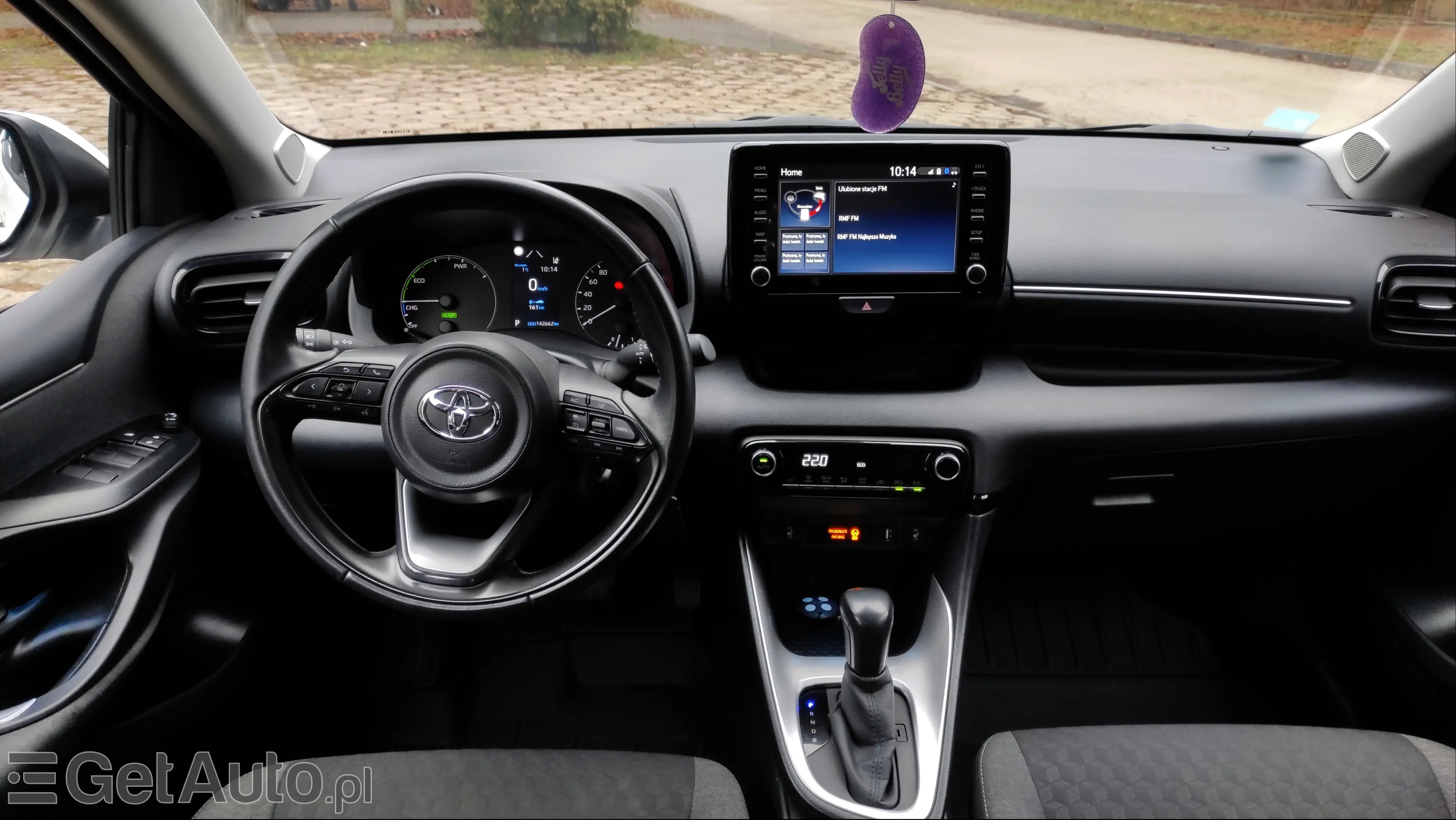 TOYOTA Yaris Comfort e-CVT