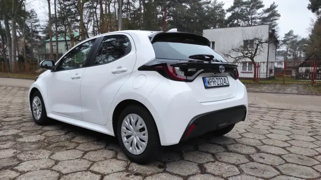 TOYOTA Yaris Comfort e-CVT