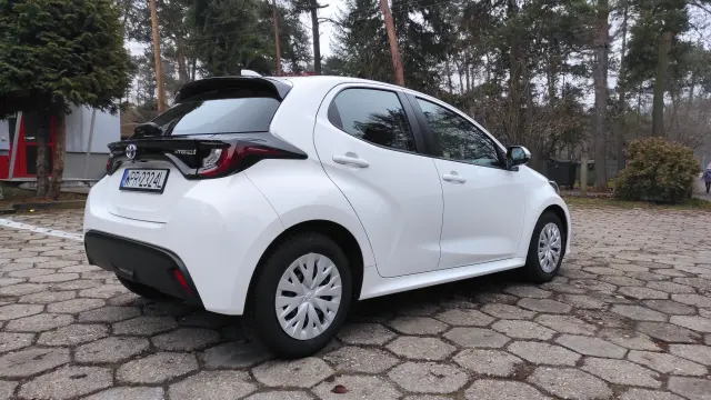TOYOTA Yaris Comfort e-CVT