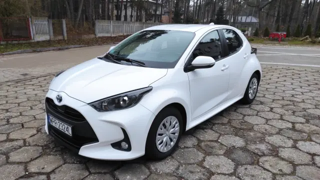 TOYOTA Yaris Comfort e-CVT
