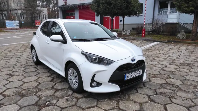 TOYOTA Yaris Comfort e-CVT