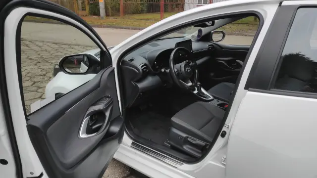TOYOTA Yaris Comfort e-CVT