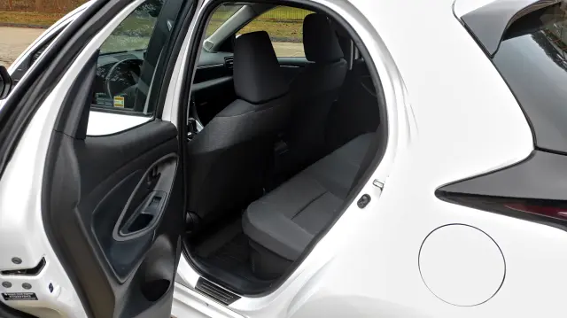 TOYOTA Yaris Comfort e-CVT