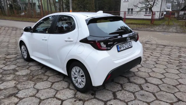 TOYOTA Yaris Comfort e-CVT