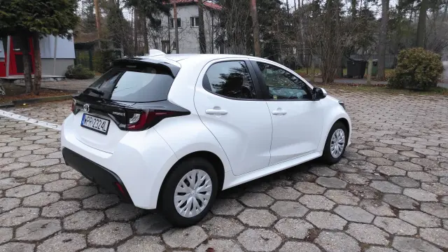 TOYOTA Yaris Comfort e-CVT