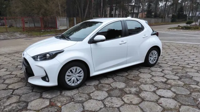 TOYOTA Yaris Comfort e-CVT