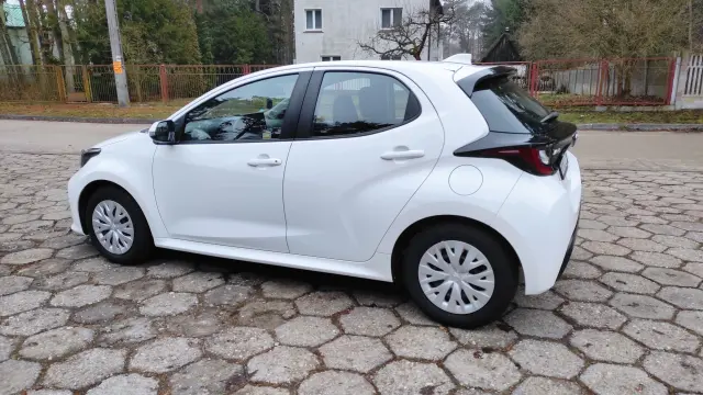 TOYOTA Yaris Comfort e-CVT