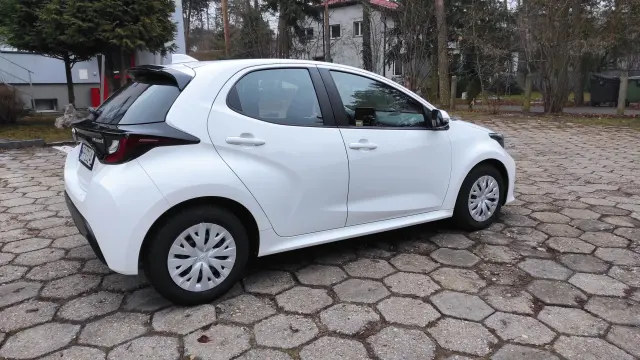 TOYOTA Yaris Comfort e-CVT