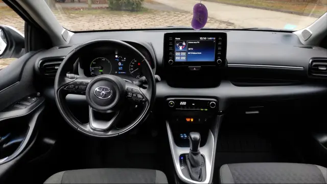 TOYOTA Yaris Comfort e-CVT