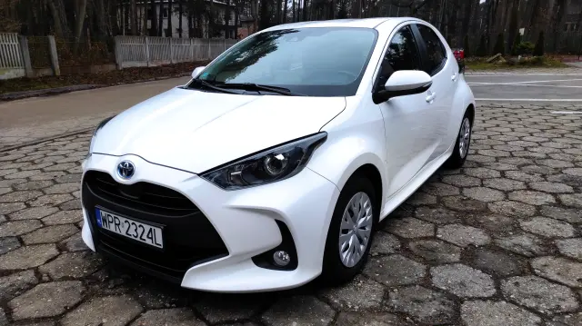 TOYOTA Yaris Comfort e-CVT